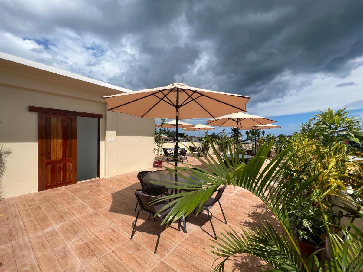 Rich-Vania Suites General Luna  Extérieur photo