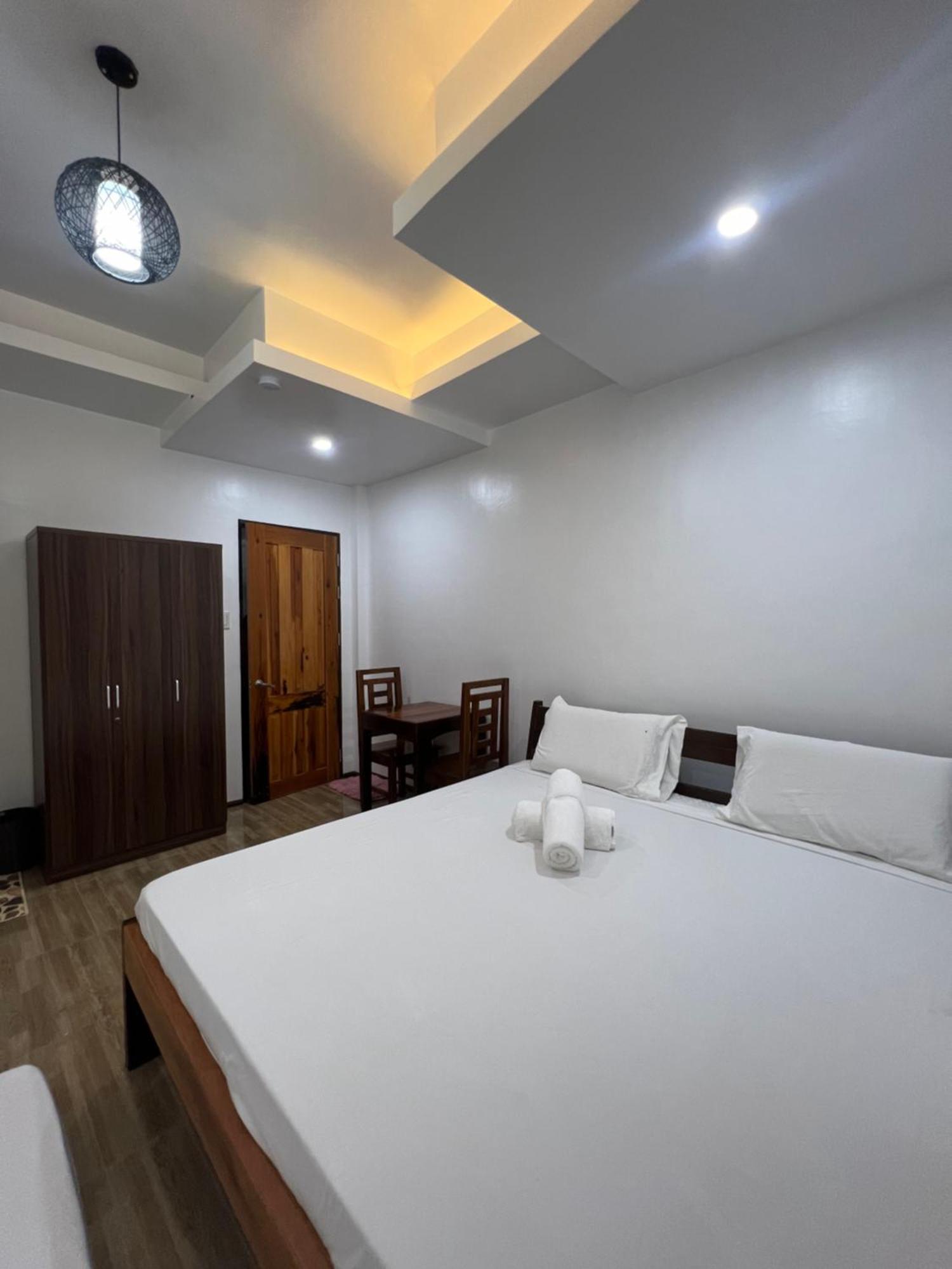 Rich-Vania Suites General Luna  Extérieur photo
