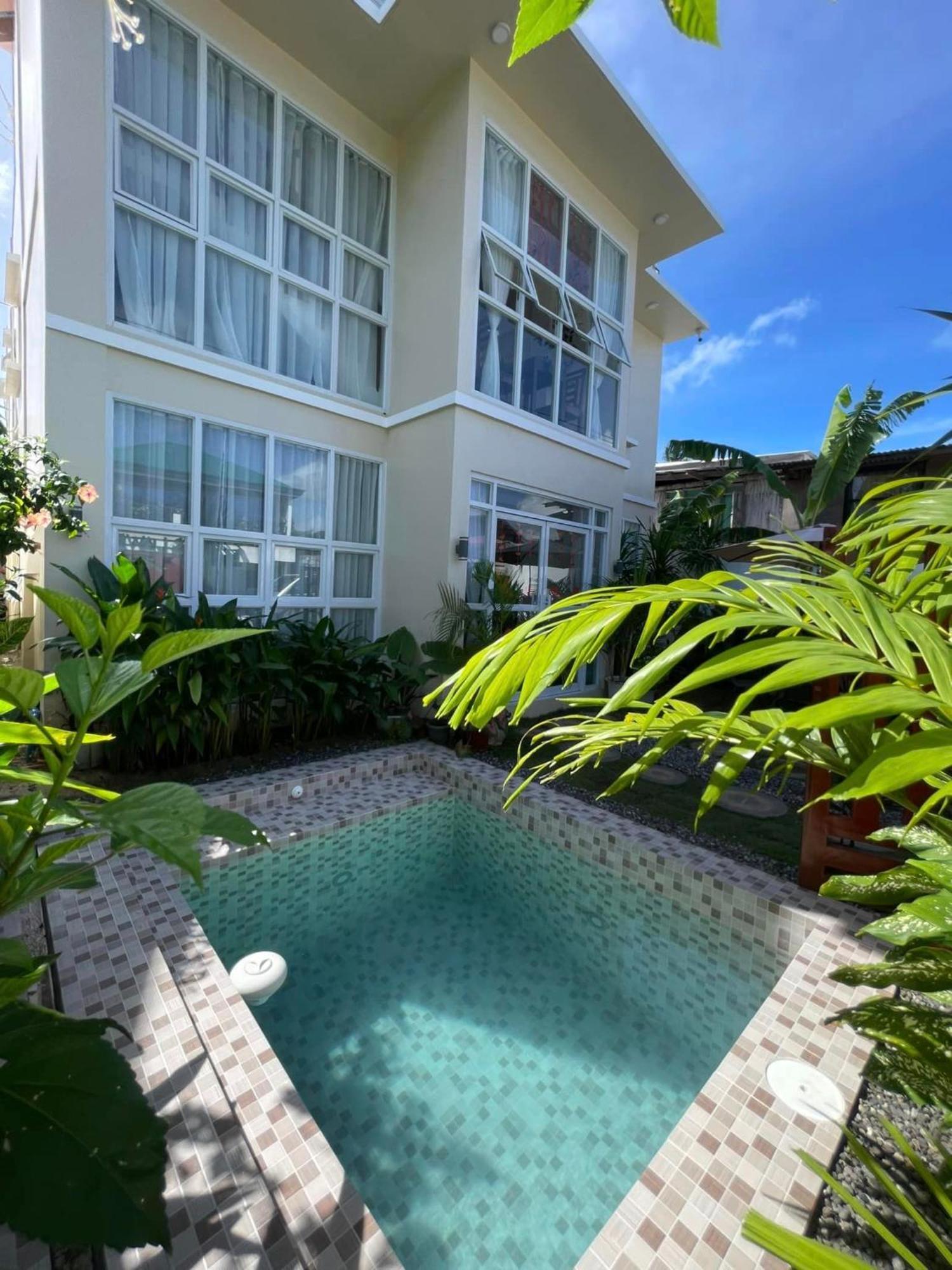 Rich-Vania Suites General Luna  Extérieur photo