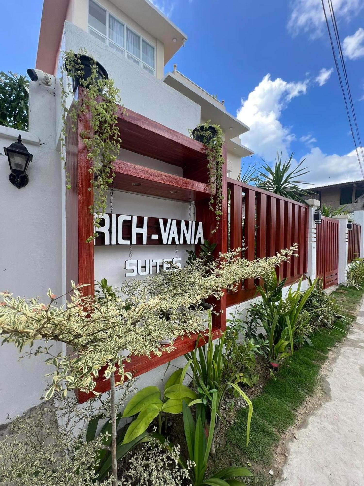 Rich-Vania Suites General Luna  Extérieur photo